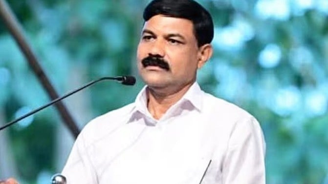 സ്‌കൂള്‍ മുറിയില്‍ വെച്ച് നഗ്ന ദൃശ്യം പകര്‍ത്തി, 30 വര്‍ഷം നീണ്ട പീഡനം, കൊല്ലുമെന്ന് ഭീഷണി; സിപിഎം നേതാവിനെതിരെ കേസ് 