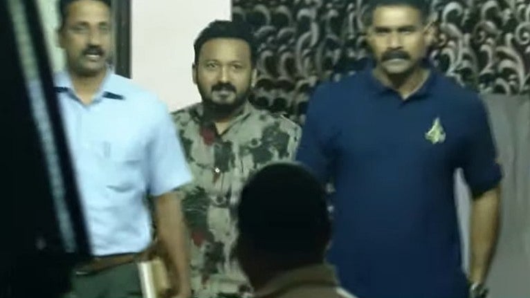 പുലര്‍ച്ചെ രാഹുലുമായി തിരുവല്ലയിലെ ഹോട്ടലില്‍, തെളിവെടുപ്പിന് എസ്‌ഐടി, കനത്ത സുരക്ഷ