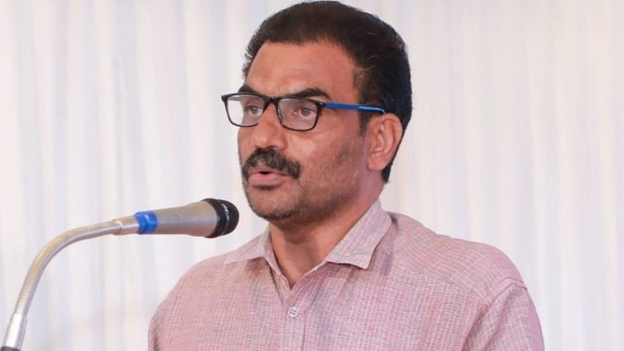 'ഒരു വിഭാഗം വേട്ടയാടുന്നു'; വയനാട്ടിലെ മുതിര്‍ന്ന നേതാവ് എ വി ജയന്‍ സിപിഎം വിട്ടു