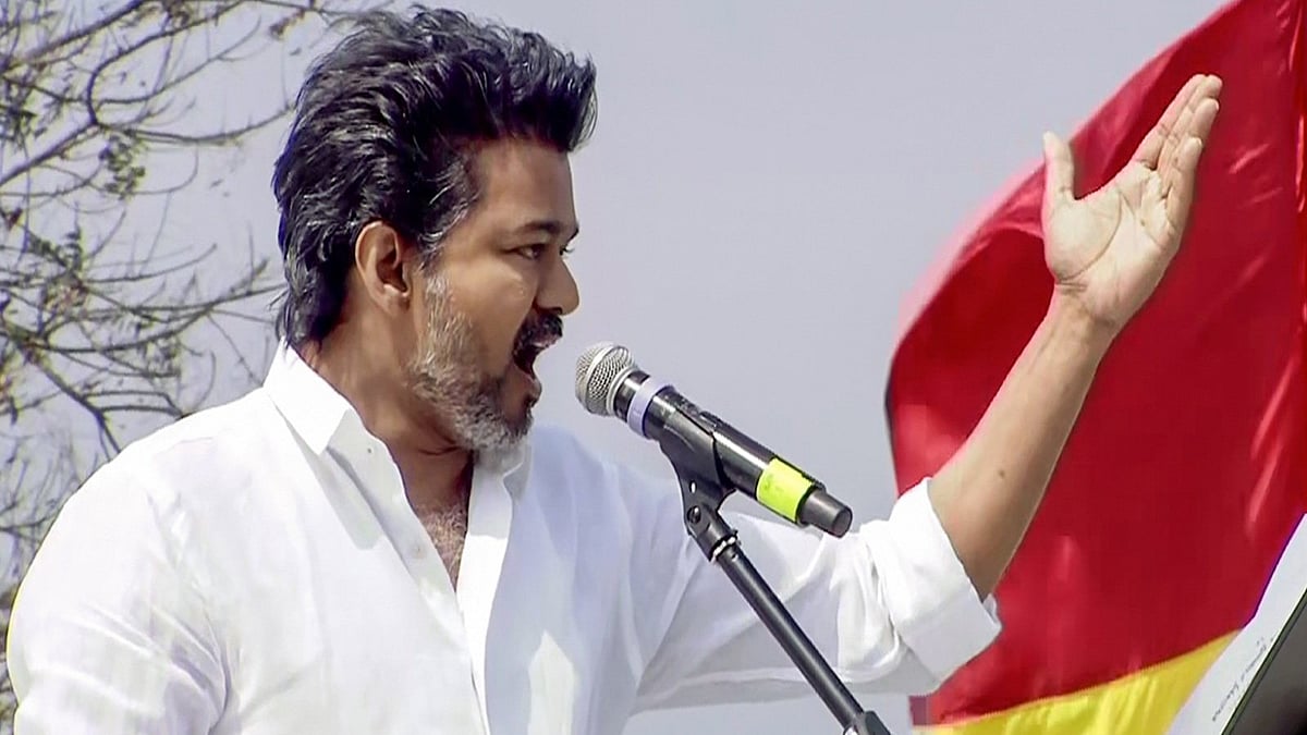 വിജയ് വീണ്ടും നാളെ സിബിഐക്ക് മുന്നില്‍; താരം ഡല്‍ഹിയിലേക്ക് തിരിച്ചു
