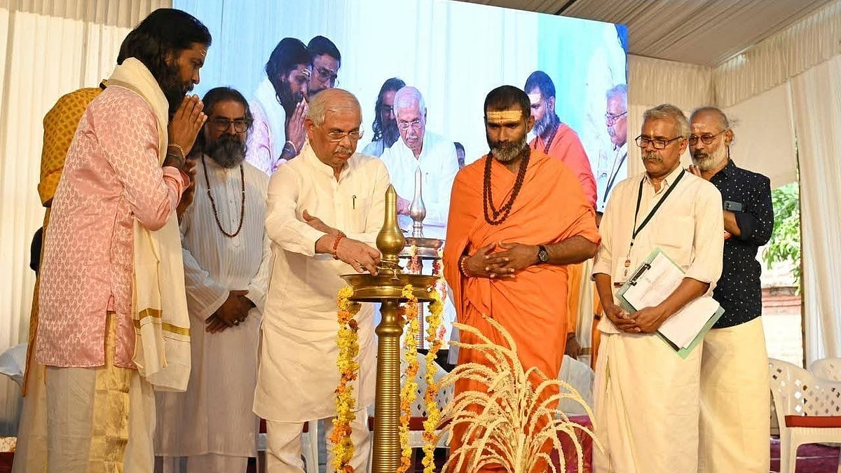 വേദമന്ത്രോച്ചാരണം നിറഞ്ഞുനിന്ന അന്തരീക്ഷം, ഇനി കുംഭമേളയുടെ ദിനങ്ങള്‍; ധര്‍മ്മധ്വജാരോഹണം നിര്‍വഹിച്ച് ഗവര്‍ണര്‍- വിഡിയോ