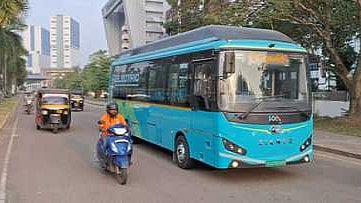 യാത്ര ചെയ്തത് 14 ലക്ഷം പേര്‍, കൊച്ചി നഗരഗതാഗതത്തില്‍ പുതിയ മാതൃക സൃഷ്ടിച്ച് ഇലക്ട്രിക് ഫീഡര്‍ സര്‍വീസ്;  മെട്രോ കണക്ടിന് ഒരു വയസ് 