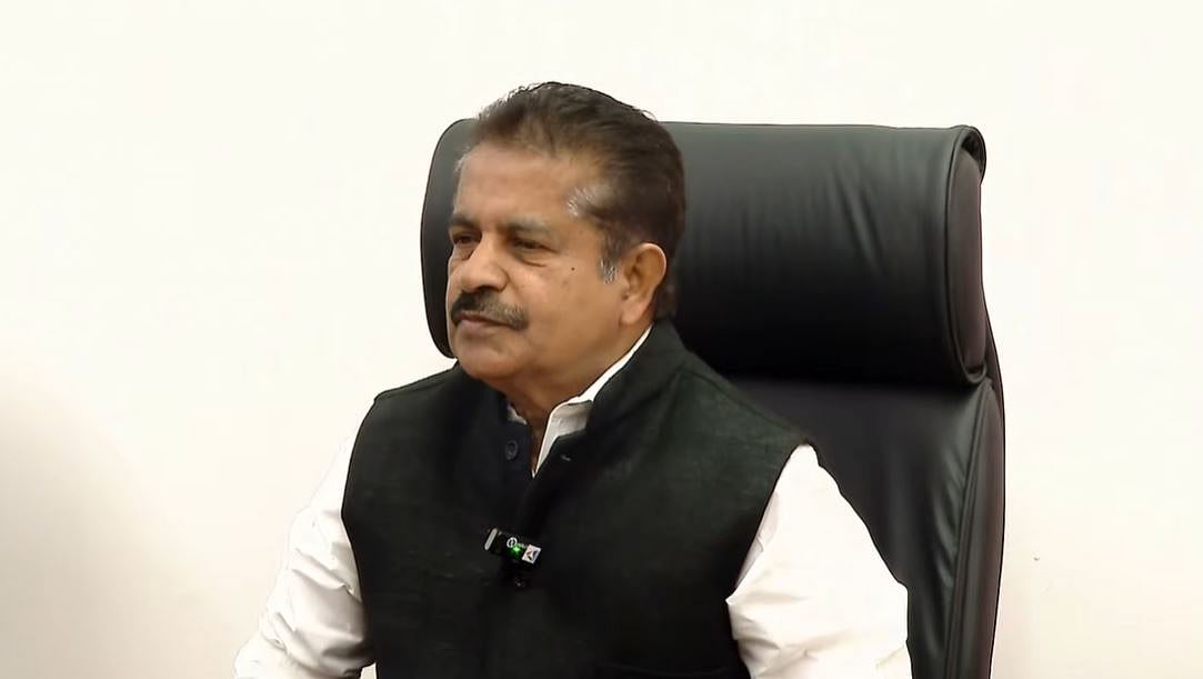 'പോറ്റി തന്ന കവറില്‍ ഈന്തപ്പഴം; ആരോപണങ്ങള്‍ക്ക് പിന്നില്‍ പാര്‍ട്ടിയിലുളളവര്‍; കൊള്ളക്കാരനാണെന്ന് പറഞ്ഞിട്ടല്ല പരിചയപ്പെടുന്നത്'