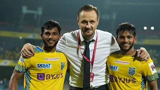 അന്തം വിട്ട് ആരാധകർ,  മുഹമ്മദ് അസ്ഹറും ഐമനും ഉൾപ്പെടെ നാല് പേർ ബ്ലാസ്റ്റേഴ്സ് വിട്ടു