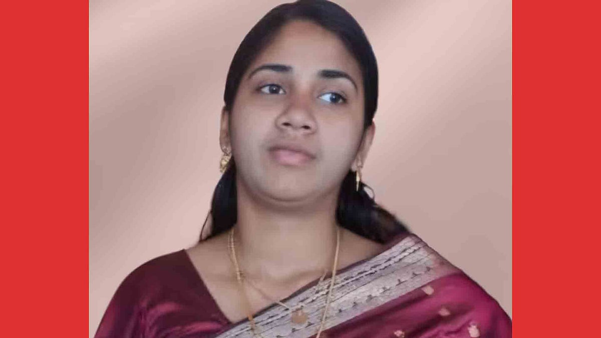 കാർ ഇടിച്ച് സ്കൂട്ടർ യാത്രക്കാരി മരിച്ചു, രണ്ട് മക്കൾക്ക് പരിക്ക്; അപകടം മകളെ ഡോക്ടറെ കാണിച്ച് മടങ്ങും വഴി 