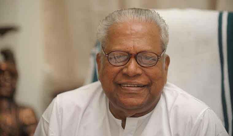 'ഇത് ഉറക്കെ പറയാന്‍  സിപിഎമ്മിലോ വിഎസിന്റെ വീട്ടിലോ ആരും ശേഷിച്ചിട്ടില്ലല്ലോ?, പദ്മവിഭൂഷണിലും മേലെയാണ് വിഎസ്'