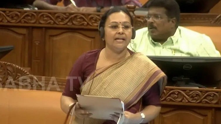 യുഡിഎഫ് കാലത്ത് പ്രസവത്തിനിടെ മരിച്ചത് 950 അമ്മമാര്‍, അഞ്ചു പേര്‍ക്ക് കാഴ്ച നഷ്ടമായി; കണക്ക് നിരത്തി വീണാ ജോര്‍ജ് 
