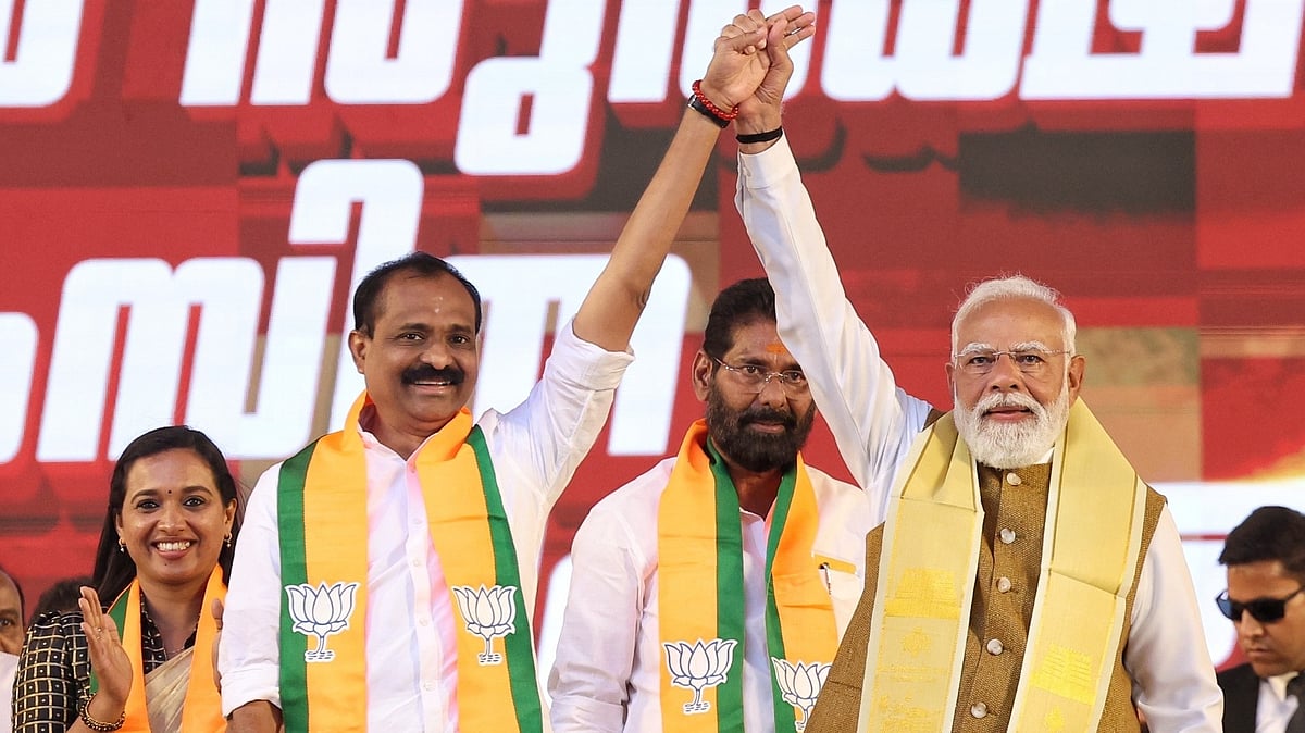മോദിയുടെ സന്ദര്ശനത്തിലെ കൊടിതോരണങ്ങള്; ബിജെപിക്ക് പിഴയിട്ട കോര്പ്പറേഷന് റവന്യൂ ഓഫീസറെ സ്ഥലംമാറ്റി