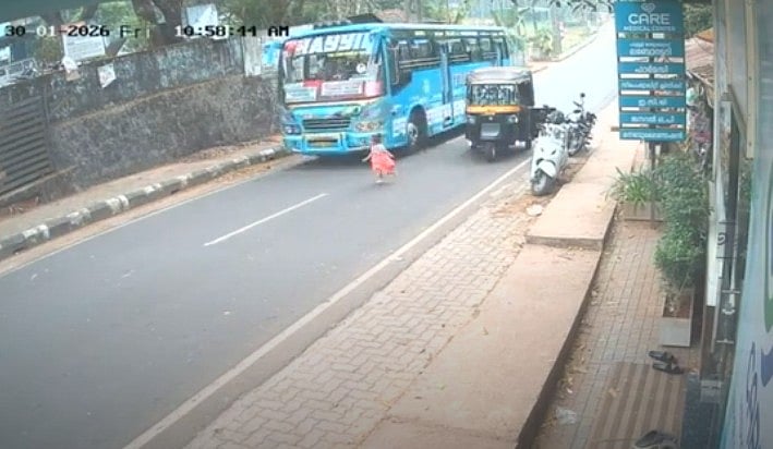 ഓട്ടോയില് നിന്ന് ഇറങ്ങി റോഡിന് കുറുകെ ഓടി; ഡ്രൈവറുടെ കരുതല് 'പുനര്ജന്മ'മായി