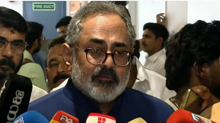 'വെറുതെ ജനങ്ങളെ വിഡ്ഢികളാക്കരുത്, ബജറ്റില്‍ കേരളത്തിനു വേണ്ടി എത്രയോ കാര്യങ്ങളുണ്ട്; ഇതുവരെ കൊടുത്ത പദ്ധതികള്‍ നടപ്പിലാക്കിയോ?'