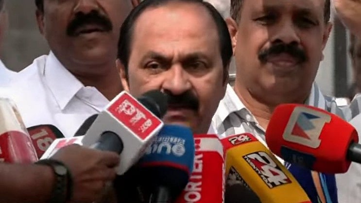 'പ്രതികളെ ഇറക്കാന്‍ അന്വേഷണം മരവിപ്പിച്ചു, കേസ് എങ്ങുമെത്താതെ അവസാനിപ്പിക്കാന്‍ നീക്കം'; സ്വര്‍ണക്കൊള്ളയില്‍ സര്‍ക്കാരിനെതിരെ വി ഡി സതീശന്‍ 
