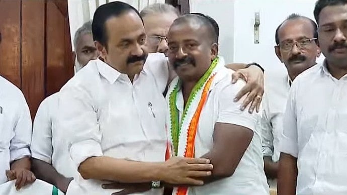 'കോണ്‍ഗ്രസാണ് യഥാര്‍ഥ ലെഫ്റ്റിസ്റ്റ്, കേരള യാത്ര കഴിഞ്ഞാല്‍ കൂടുതല്‍ പേര്‍ എത്തും'; രക്തസാക്ഷി വിഷ്ണുവിന്റെ സഹോദരന്‍ കോണ്‍ഗ്രസില്‍ ചേര്‍ന്നു