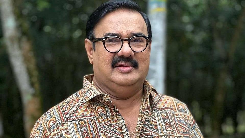 യുവാക്കളെ കാറിടിച്ചു തെറിപ്പിച്ച സംഭവം: നടൻ മണിയൻപിള്ള രാജു അറസ്റ്റിൽ