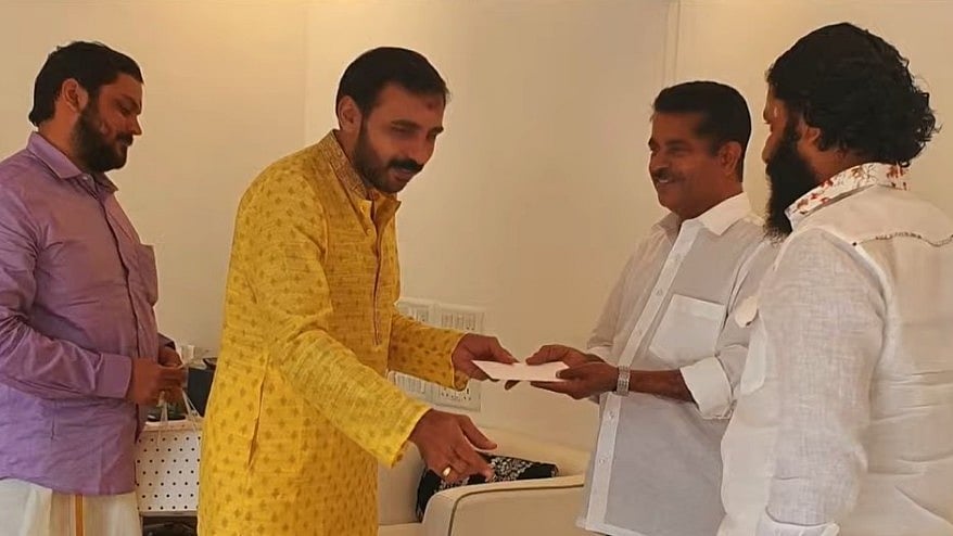 ഉണ്ണികൃഷ്ണന്‍ പോറ്റിയുമായുള്ള ബന്ധമെന്ത്?, സാമ്പത്തിക ഇടപാടുകളുണ്ടോ?; അടൂര്‍ പ്രകാശിനെ ചോദ്യം ചെയ്ത് എസ്‌ഐടി 