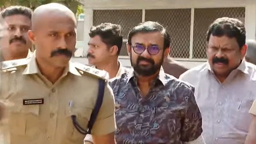 വഴുതക്കാട് വാഹനാപകടം: പൊലീസിന് വീഴ്ച സംഭവിച്ചിട്ടില്ലെന്ന് സ്‌പെഷല്‍ ബ്രാഞ്ച് റിപ്പോര്‍ട്ട്; 'നടന്റെ ഫോണ്‍ സ്വിച്ച് ഓഫ് ആയിരുന്നു'