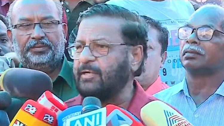 'കുട്ടിക്ക് മൊമെന്റോ കൊടുക്കുന്നത് വലിയ സംഭവമാണോ?; പോറ്റി യഥാര്‍ഥ ഭക്തനെന്ന് കരുതി'