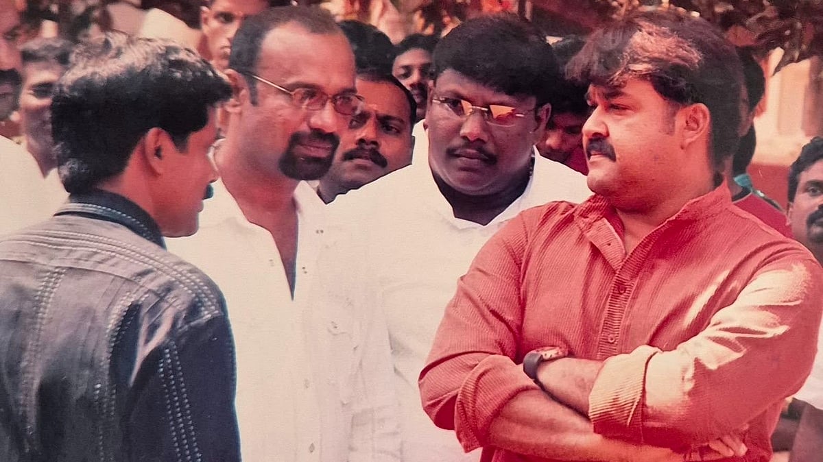 'ഹലോയുടെ ആദ്യ ഷോട്ട് കഴിഞ്ഞപ്പോഴേക്കും ആ ദുഃഖ വാർത്തയെത്തി, ലാലേട്ടന്റെ അച്ഛന് അസുഖം കൂടുതലാണ്'; ശ്രദ്ധേയമായി കുറിപ്പ്