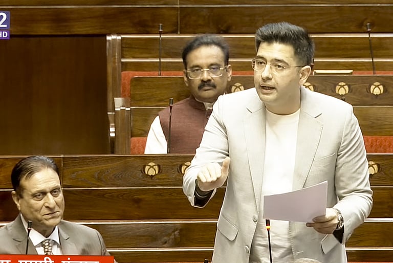 നിശബ്ദനാക്കാം, തോല്‍പ്പിക്കാനാകില്ലെന്ന് ചദ്ദ, പാര്‍ലമെന്റില്‍ സംസാരിക്കേണ്ടത് സമുസയെ കുറിച്ചല്ലെന്ന് എഎപി; ഭിന്നത രൂക്ഷം