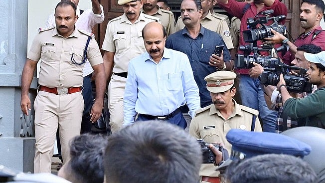 കേരള വിസിക്ക് തിരിച്ചടി; സര്‍വകലാശാല യൂണിയന്‍ പിരിച്ചു വിട്ട നടപടി ഹൈക്കോടതി റദ്ദാക്കി