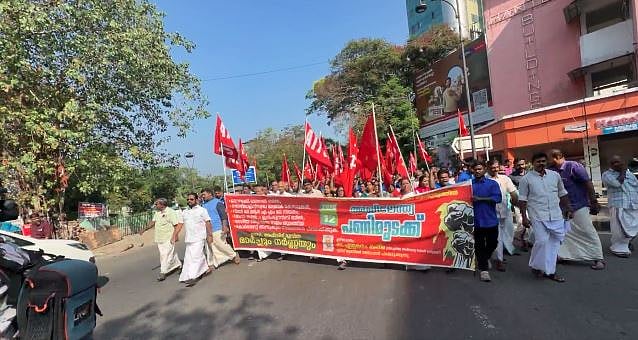 സ്തംഭിച്ച് കേരളം; കോഴിക്കോട്ട് അധ്യാപകരെയും കുട്ടികളെയും പുറത്താക്കി ഗേറ്റ് പൂട്ടി; കല്‍പ്പറ്റയില്‍ ബാങ്ക് പൂട്ടിച്ചു