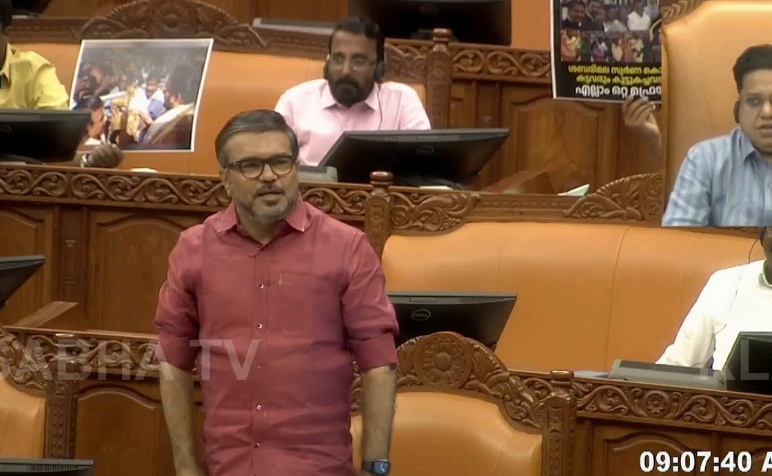 'തന്ത്രിക്ക് എന്ത് പ്രത്യേകത?, മറ്റ് പ്രതികളെ പോലെ ഒരാള്‍; ബിജെപിയും കോണ്‍ഗ്രസും വക്കാലത്ത് ഏറ്റെടുക്കുന്നു'; നിയമസഭയില്‍ പ്രതിഷേധം