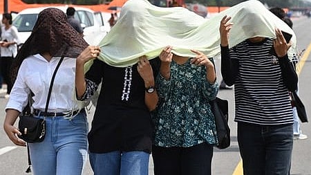 വെന്തുരുകി കേരളം; 12 ജില്ലകളില്‍ ഉയര്‍ന്ന താപനില മുന്നറിയിപ്പ്; യെല്ലോ അലര്‍ട്ട് 
