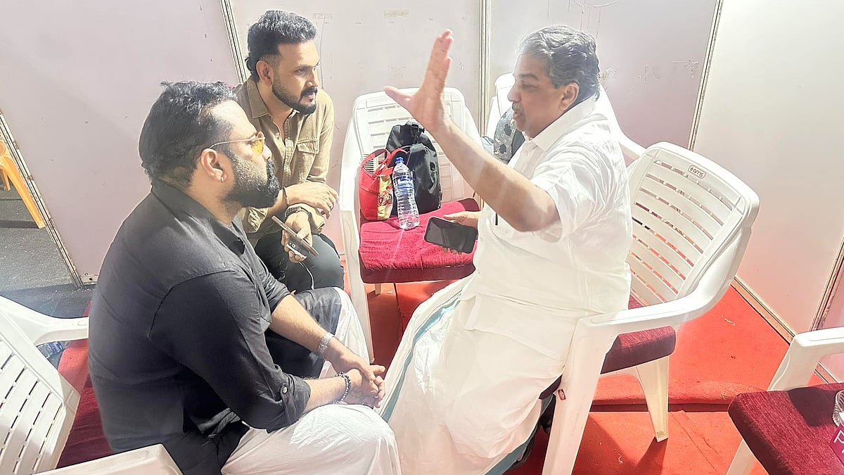 'ഈ സേവനത്തിന്‍റെ പേരാണ് പുണ്യം, കണ്ട് പഠിക്കണം'; മന്ത്രി സജി ചെറിയാനെ പ്രശംസിച്ച് ടിനി ടോം
