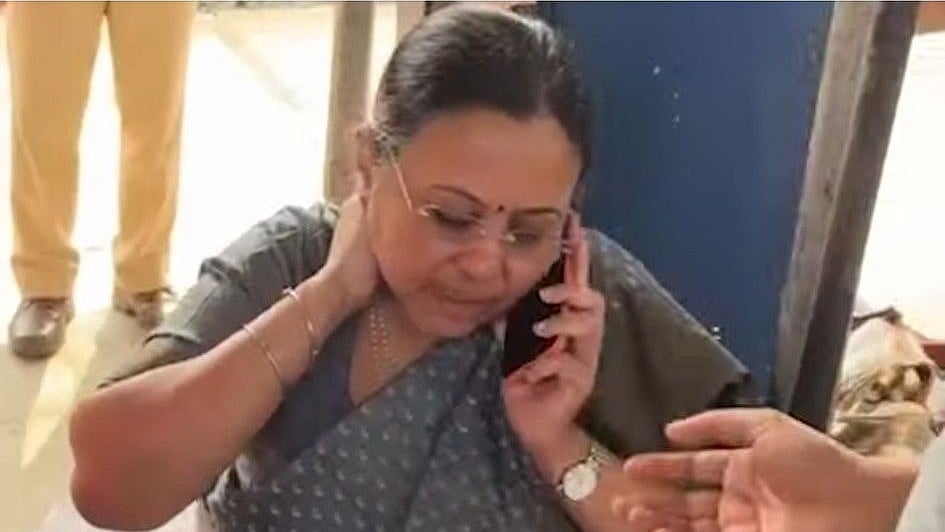 വീണാ ജോര്‍ജിന്റെ കഴുത്തിന് ക്ഷതമെന്ന് മെഡിക്കല്‍ ബുള്ളറ്റിന്‍; വിദഗ്ധ പരിശോധനയ്ക്ക് വിധേയമാക്കും