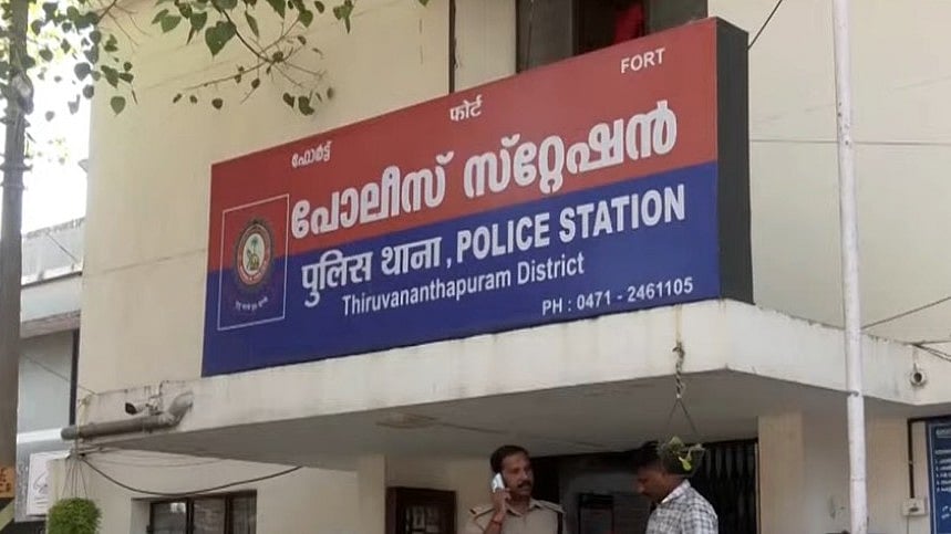 യുവാവിന്റെ വൃക്കകള്‍ തകര്‍ന്നു, മസിലിനും ക്ഷതം,  ഫോര്‍ട്ട് സ്‌റ്റേഷനിലെ മൂന്നാംമുറ; എസ്‌ഐ അടക്കം നാലു പൊലീസുകാര്‍ക്ക് സസ്‌പെന്‍ഷന്‍ 
