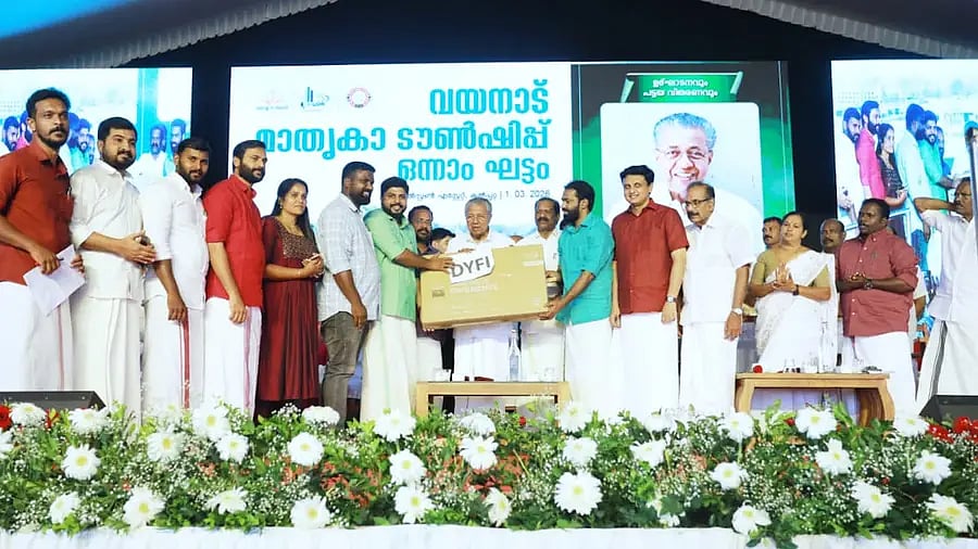 കല്‍പ്പറ്റ ടൗണ്‍ഷിപ്പ്:  178 കുടുംബങ്ങള്‍ക്കും ടിവി നല്‍കി ഡിവൈഎഫ്‌ഐ