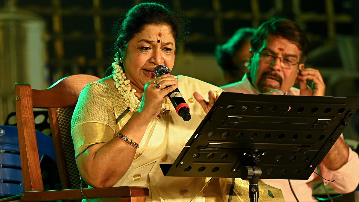 കണ്ണന്റെ മുന്നിൽ ചിത്രയുടെ സ്വര മാധുര്യം; ഭക്തിയിൽ ആറാടി ​ഗുരുപവനപുരി