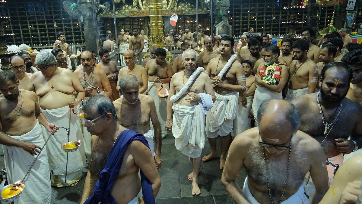 ആറാട്ടെഴുന്നള്ളിയ ഗുരുവായൂരപ്പനെ നമിച്ച് ആയിരങ്ങള്‍; ഭക്തിനിറവില്‍ ഗുരുവായൂര്‍ ക്ഷേത്രോത്സവത്തിന് സമാപനം