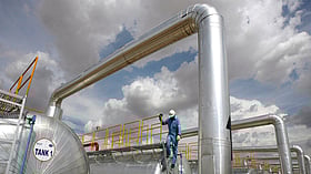 ഹോര്‍മുസ് കടലിടുക്കില്‍ ആശങ്ക തുടരുന്നു; വീണ്ടും കുതിച്ച് എണ്ണവില, 98 ഡോളര്‍ കടന്നു