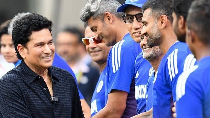 'വിരമിക്കുന്നതിന് മുൻപേ സച്ചിനെ ഒഴിവാക്കാൻ നീക്കമുണ്ടായിരുന്നു';
വെളിപ്പെടുത്തലുമായി മുൻ ചീഫ് സെലക്ടർ 