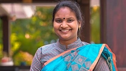 രമ്യ ഹരിദാസിന്റെ സ്ഥാനാര്‍ഥിത്വം: ചിറയിന്‍ കീഴില്‍ കോലം കത്തിച്ച് പ്രതിഷേധം