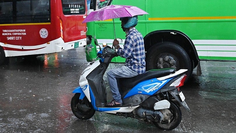 ഇരട്ട ചക്രവാതച്ചുഴി, ന്യൂനമര്‍ദ്ദ പാത്തി, വെള്ളിയാഴ്ച വരെ പരക്കെ മഴ; ഇടിമിന്നലിനും സാധ്യത