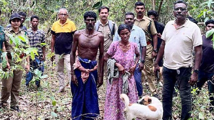 കാട്ടാനക്കൂട്ടത്തിന് മുന്നില്‍ അകപ്പെട്ടു, അഭയം തേടി മരത്തിന് മുകളിലേക്ക് പിടിച്ചുകയറി ദമ്പതികള്‍; രക്ഷപ്പെട്ടത് ഇങ്ങനെ 