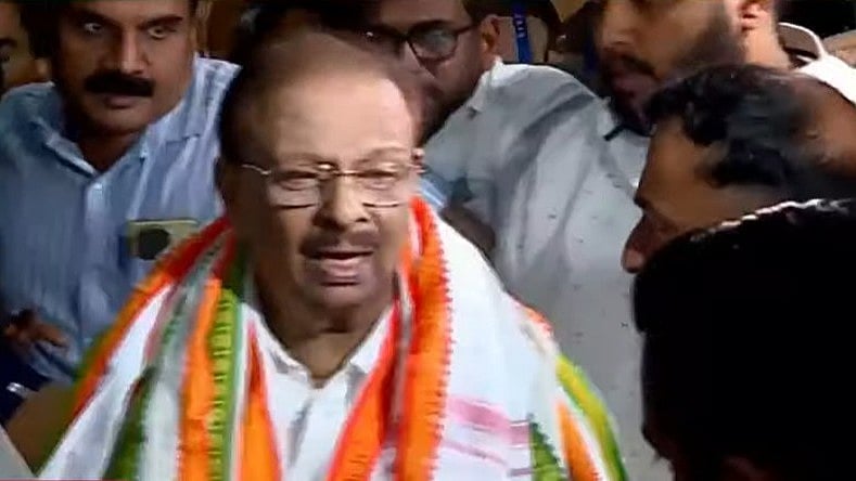 കെ സുധാകരന്‍ കണ്ണൂരില്‍; വിമാനത്താവളത്തില്‍ സ്വീകരണമൊരുക്കി കോണ്‍ഗ്രസ് പ്രവര്‍ത്തകര്‍