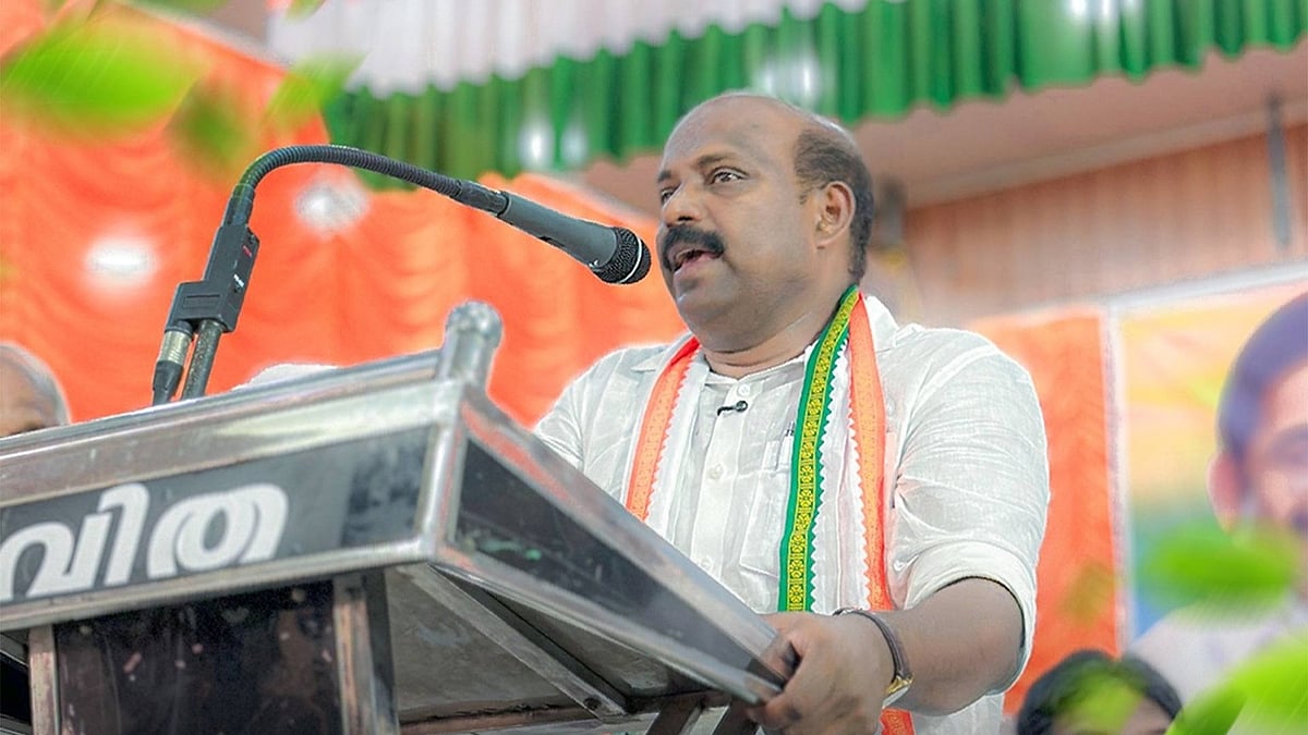 'സ്ഥിരം പരാജയപ്പെടുന്ന ആളെന്ന് പറയുന്നത് കേള്‍ക്കുമ്പോള്‍ വലിയ വിഷമം; എനിക്കൊരു അവസരം തരണം'; വേദിയില്‍ വിതുമ്പി എം ലിജു