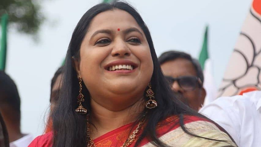 'ധാര്‍ഷ്ട്യത്തോടെ നടന്ന 'ക്യാപ്റ്റന്‍ ' പ്രതിപക്ഷത്ത്    എങ്ങനെ ചൂളിപ്പിടിച്ചിരിക്കും?; താമര ഫ്ലവർ അല്ല, ഫയര്‍'