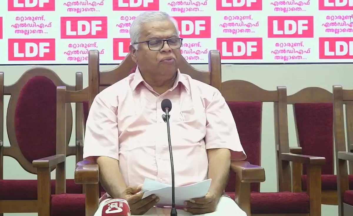 'മുഖ്യമന്ത്രിക്ക് യോജിക്കാത്ത തരംതാണ പെരുമാറ്റം; രേവന്ത് റെഡ്ഡി വടി കൊടുത്തു അടിവാങ്ങി'