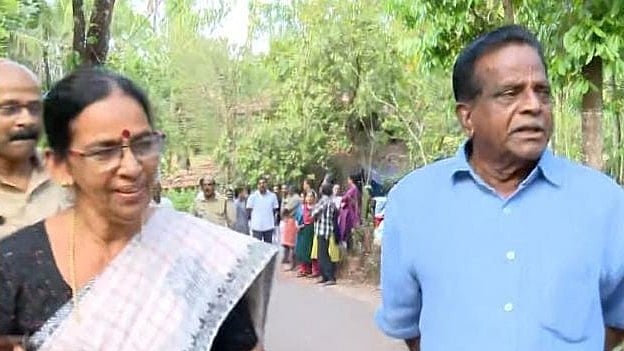 Kerala Election 2026: 'വർഗ വഞ്ചകരേ'... ടികെ ഗോവിന്ദനും ഭാര്യയ്ക്കും നേരെ സിപിഎം പ്രകോപനം; തടഞ്ഞു നിർത്തി കൂവി വിളിച്ച് പ്രവർത്തകർ