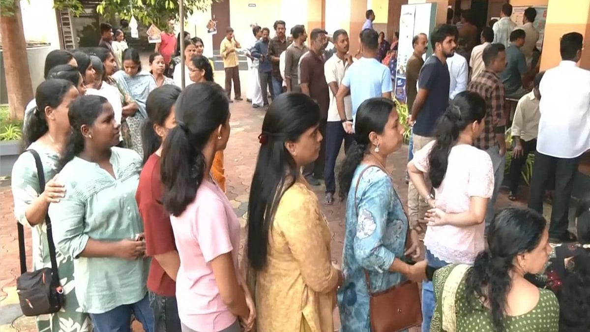 Kerala Election 2026: പോളിങ്ങ് ബൂത്തിൽ ഒളികാമറയുള്ള കണ്ണട ധരിച്ച് എത്തി; യുഡിഎഫ് സ്ഥാനാർഥിയുടെ ചീഫ് ഏജന്റ് പിടിയിൽ