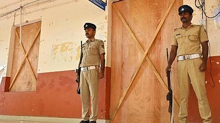 മലപ്പുറത്തെ സ്ട്രോങ് റൂം തുറക്കാന്‍ നിര്‍ദേശിച്ചിട്ടില്ല; പ്രചരിക്കുന്ന വാര്‍ത്തകള്‍ വാസ്തവ വിരുദ്ധമെന്ന് ജില്ല കലക്ടര്‍