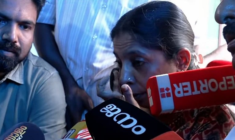 'ഇത്രനാളും പോരാടിയത് വെറുതെയായി, മറ്റൊരു കുട്ടിയുടെ ജീവന്‍ നഷ്ടപ്പെടരുതെന്ന് ആഗ്രഹിച്ചു, അന്വേഷണം പുകമറ മാത്രം'; നിതിന്‍ രാജിന്റെ മാതാപിതാക്കളെ ആശ്വസിപ്പിക്കാനെത്തി സിദ്ധാര്‍ഥിന്റെ അമ്മ