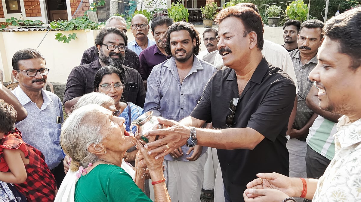 കുട്ടനാടിന് വിഷുക്കൈനീട്ടവുമായി മോഹന്ലാലിന്റെ വിശ്വശാന്തി ഫൗണ്ടേഷന്; സൗജന്യ ശുദ്ധജല പദ്ധതി