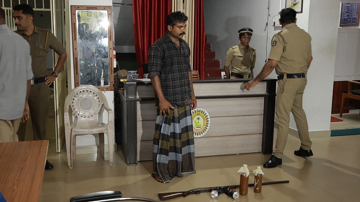 തൊടുപുഴയില്‍ വന്‍ ആയുധശേഖരവും കോടയും പിടികൂടി; ഒരാള്‍ അറസ്റ്റില്‍- വിഡിയോ 