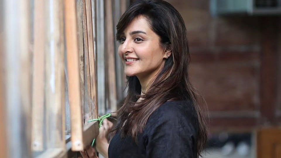 പ്രായം ഫ്രീസ് ആയോ? കറുപ്പിനഴകില്‍ മഞ്ജു വാര്യർ