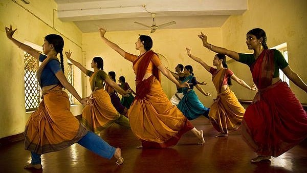 നൃത്തച്ചുവടുകൾ നിങ്ങളുടെ ചിന്തകളെ സ്വാധീനിക്കുന്നതെങ്ങനെ? എന്താണ് ഡാൻസ് സൈക്കോളജി?