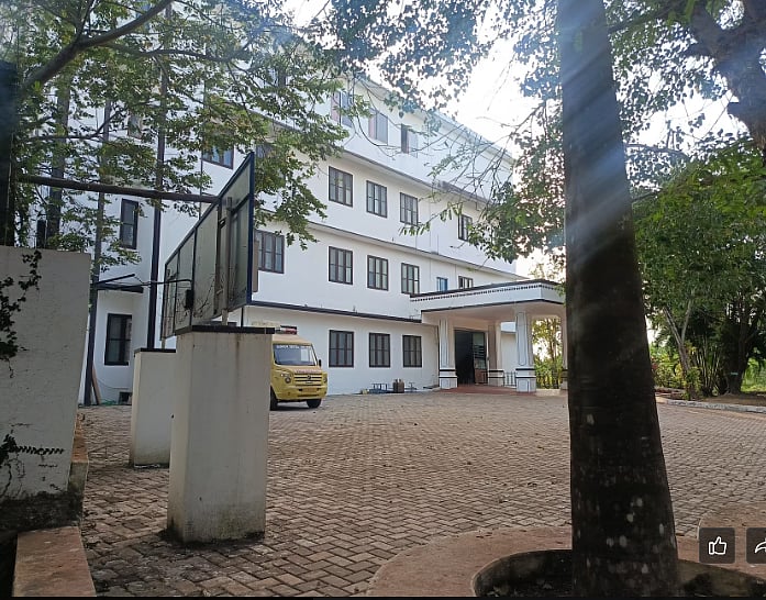 കേരളം ചവിട്ടിപ്പിടിച്ചിരിക്കുന്നു
കാമ്പസ് നീതിയുടെ മാനിഫെസ്റ്റോ